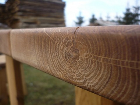 Dřevěný nábytek bude vždy vypadat skvěle, když se o něj budete starat